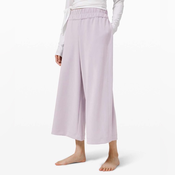 Lululemon Seek Softness Mid Rise Crop
Stargaze - Picture 1 of 8